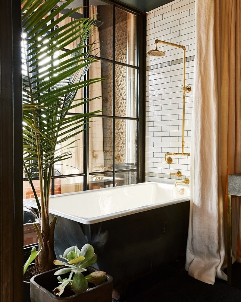 bathroom-black-ceiling-bath-nordroom