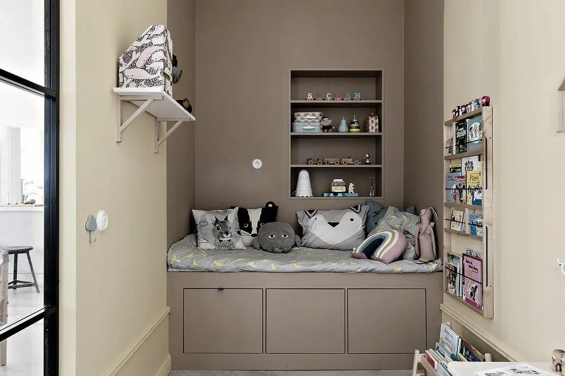 A Scandinavian Apartment in Muted Pink & Grey Tones 8 scandinavian-apartment-muted-pink-grey-nordroom