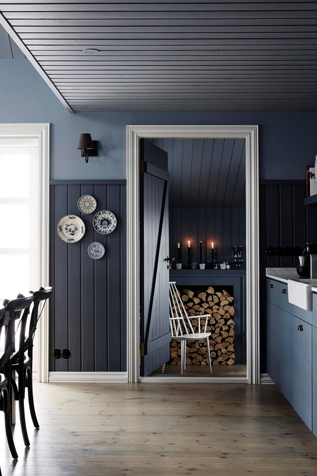 black cottage iceland dark grey interior nordroom4 A Black Cottage in Iceland Decorated in Dark Grey Tones