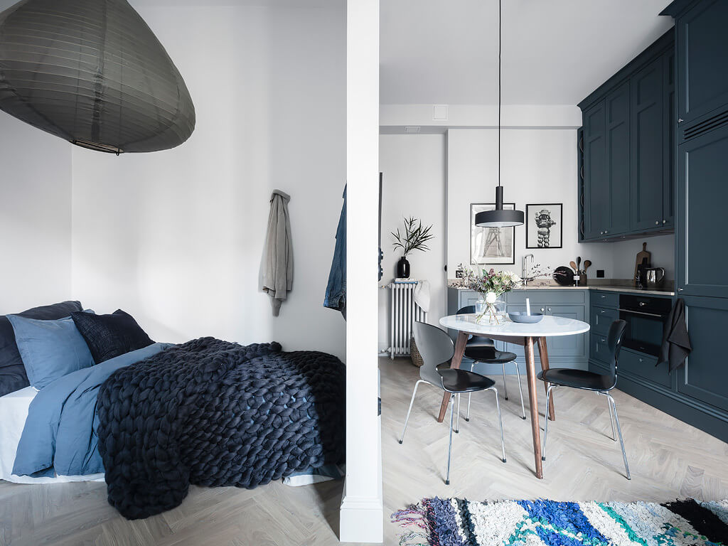 blue scandinavian studio apartment nordroom8 A Scandinavian Studio Apartment Decorated In Blue Tones