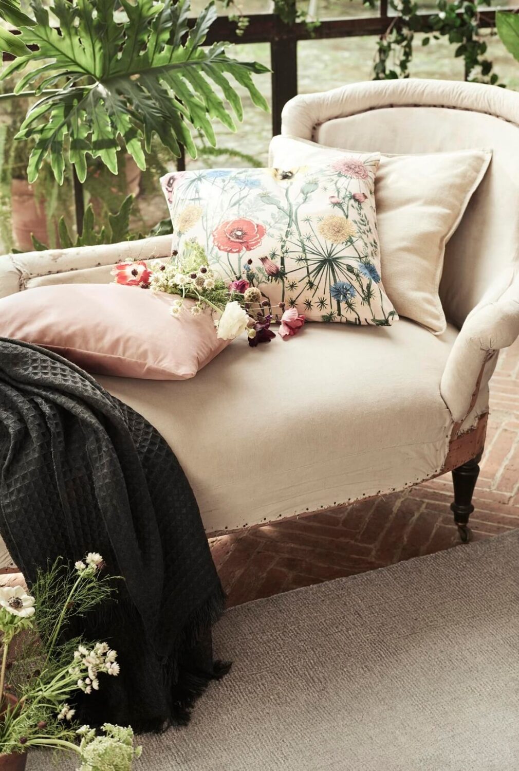 Home Collection Spring Floral Patterns and Pastel Colors in the H&M Home Spring Collection ...