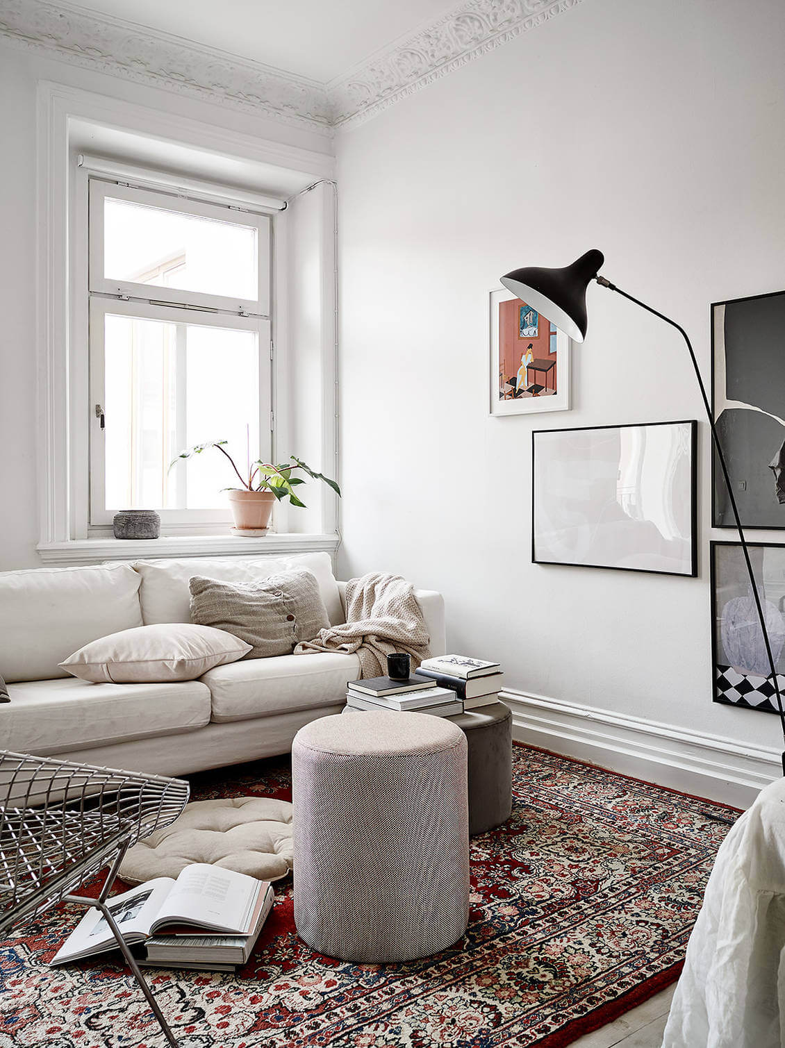 A Calm Scandinavian Studio Apartment