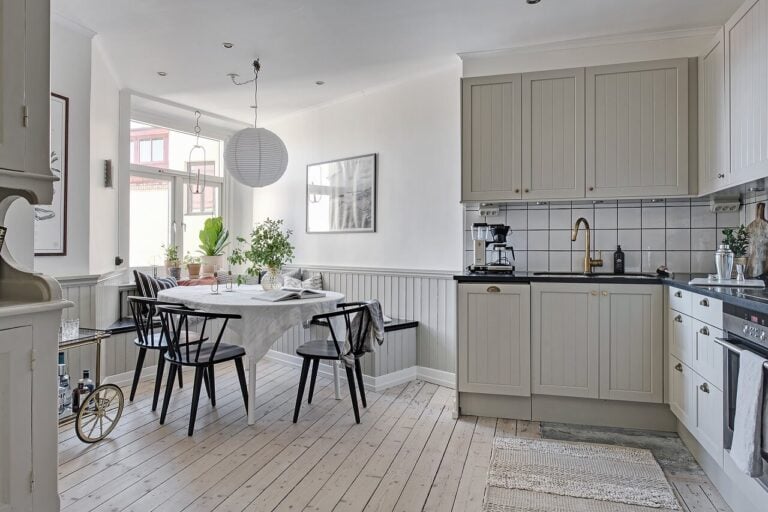 Photo inspiration: Curated Light Filled Scandinavian Apartment With White Soft Furnishings Gallery View 49