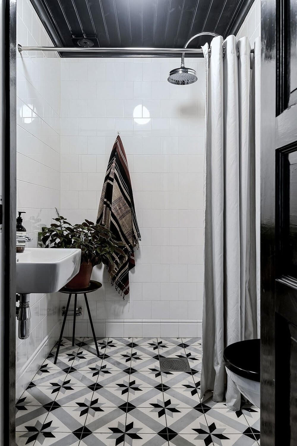 bathroom geometric tiles nordroom Inspiring Bathrooms With Geometric Tiles