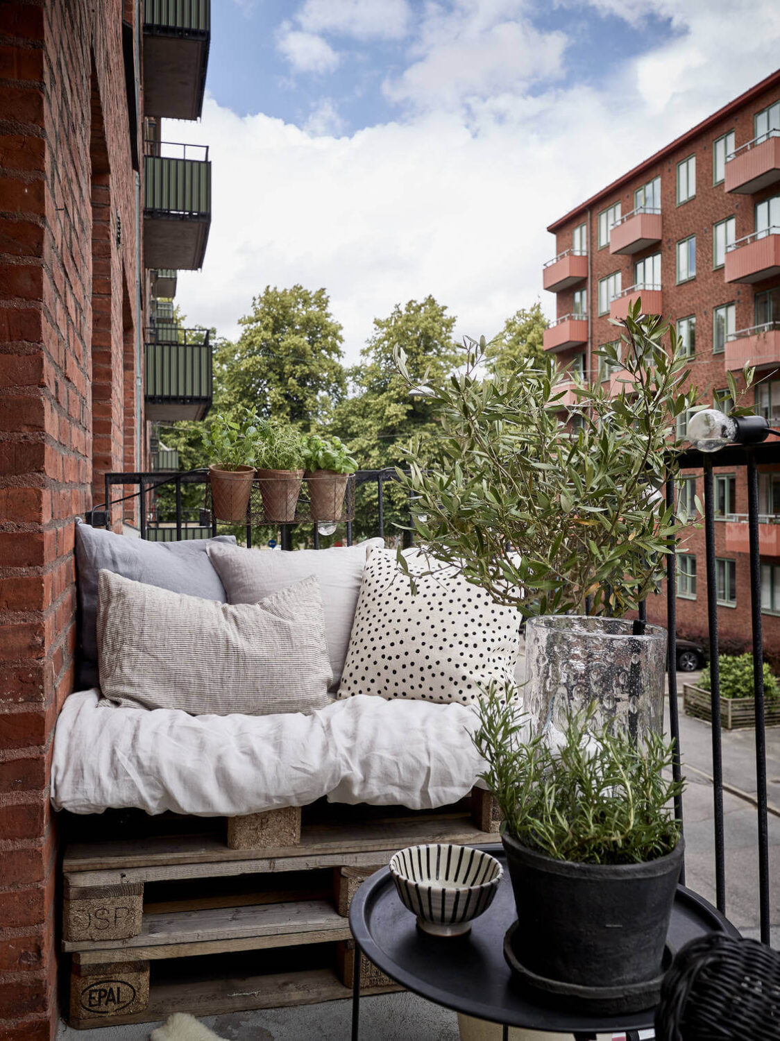 A Small But Stylish Scandinavian Apartment - The Nordroom