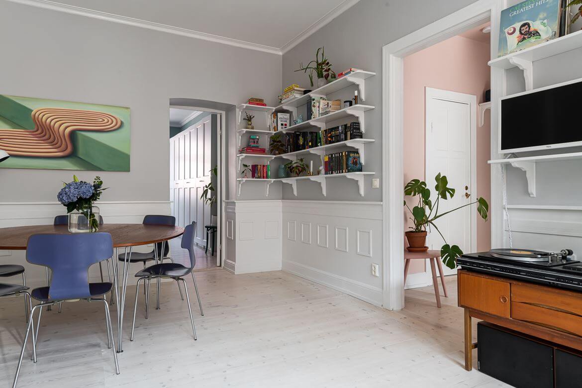 TheNordroom ColorfulTouchesinaScandinavianApartment4 Colorful Touches and Plants in a Scandinavian Apartment