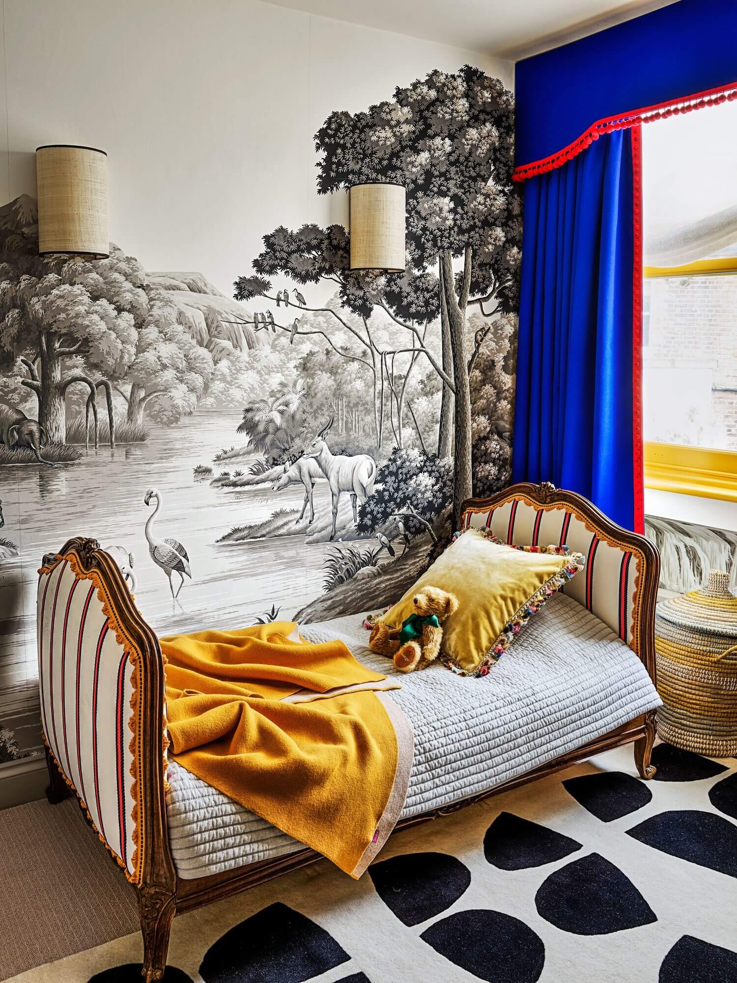 colorful london home de gournay wallpaper nordroom8 A Colorful London Home with De Gournay Wallpaper in Every Room