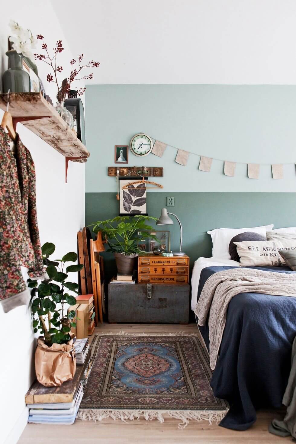 bedroom-ton-sur-ton-two-tone-wall-green-shades