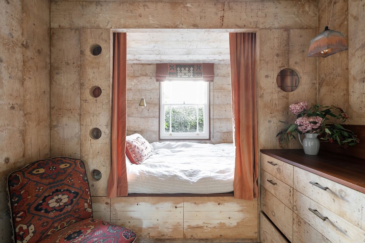 bedroom-reused-materials-bed-nook-nordroom