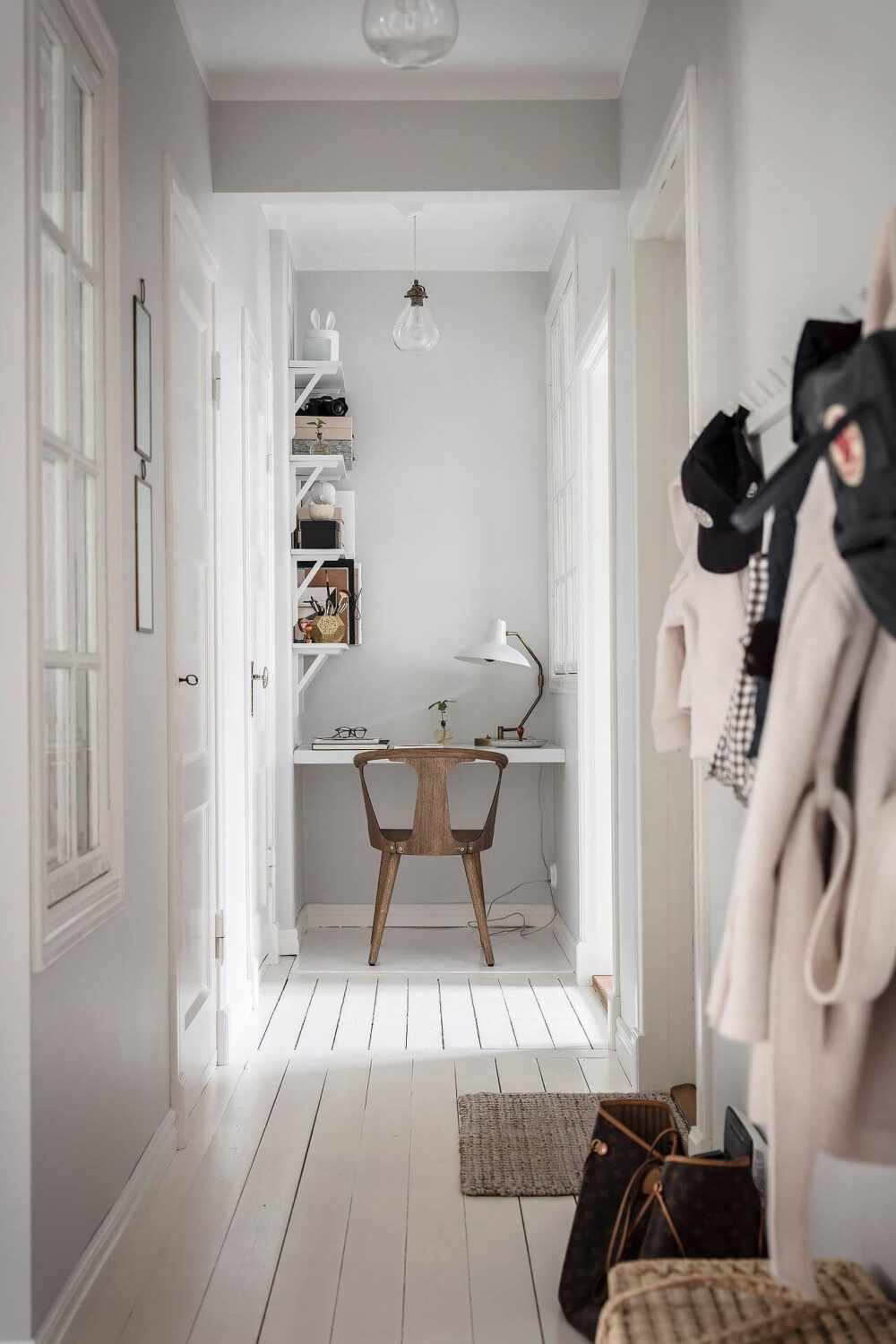 small-home-office-hallway-white-scandinavian-nordroom