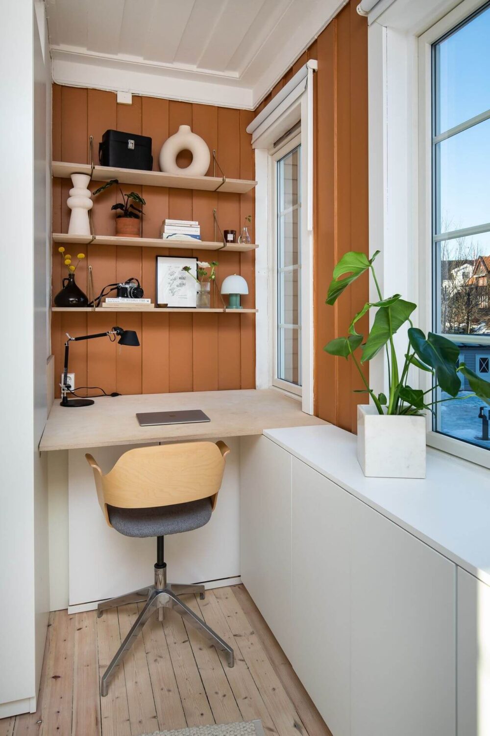 tiny-home-office-shelves-brown-accent-wall-small-home-office-nordroom
