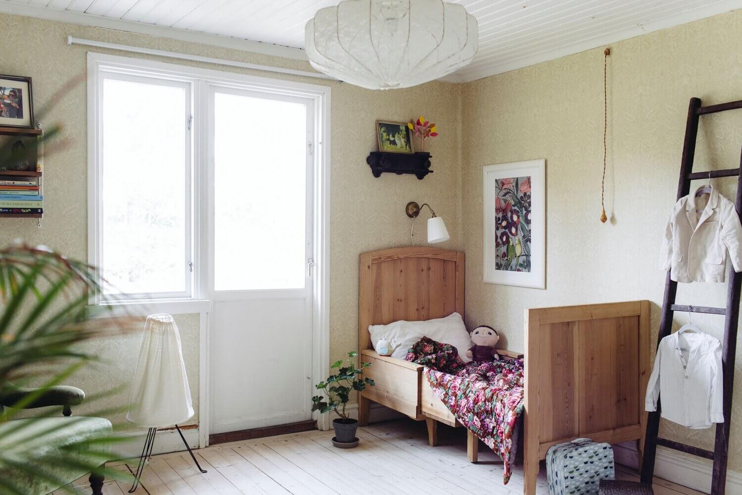 ACozyVintageLookForaTraditionalSwedishHome TheNordroom19 A Cozy Vintage Look For a Traditional Swedish Home