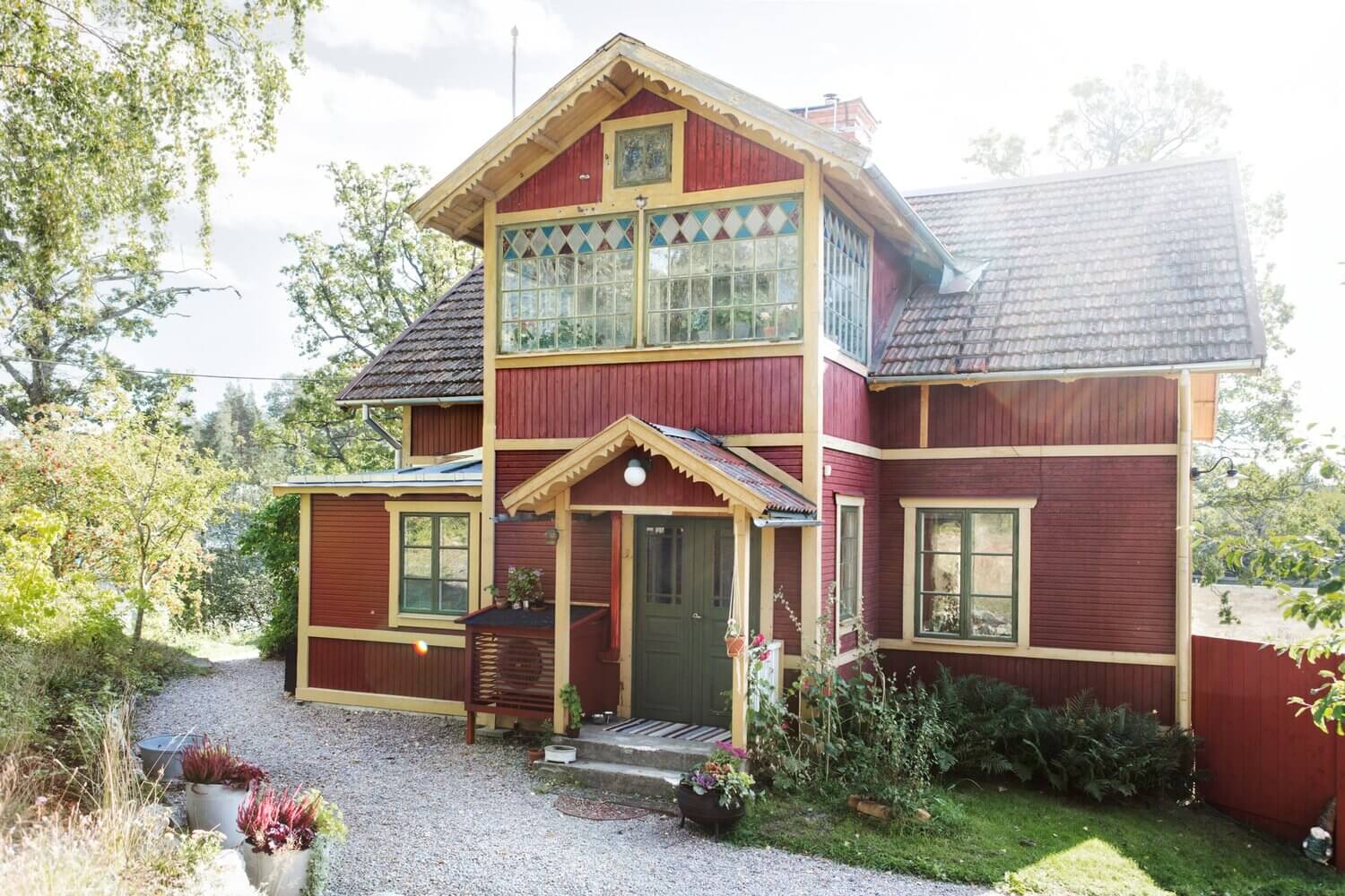 FloralsandOriginalDetailsinaTraditionalSwedishHome TheNordroom A Cozy Vintage Look For a Traditional Swedish Home