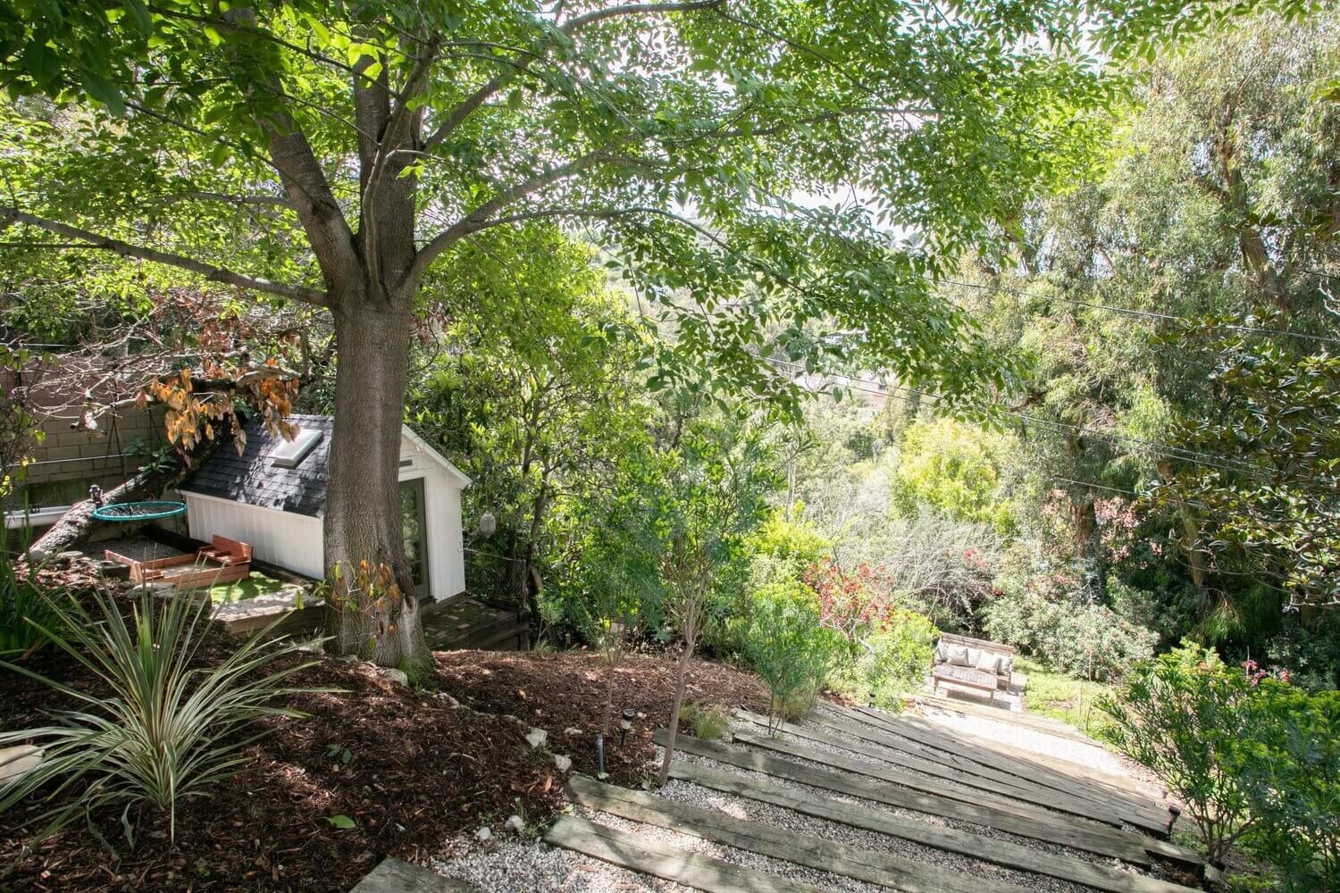 hollywood hills home matt helders zooey deschanel mark ruffalo nordroom37 A Lovely Hollywood Hills Home with a Celebrity History