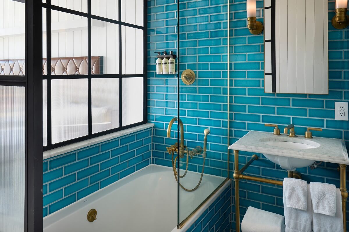 vibrant blue bathroom williamsburg hotel