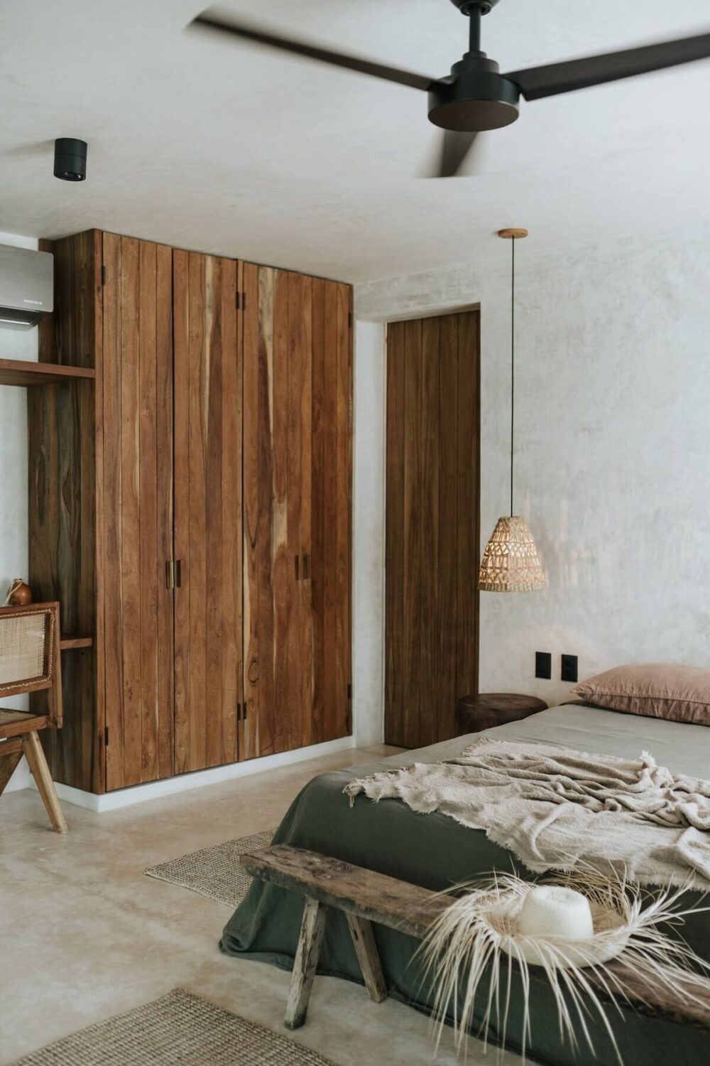 natural-bedroom-green-bedding-loft-airbnb-nordroom