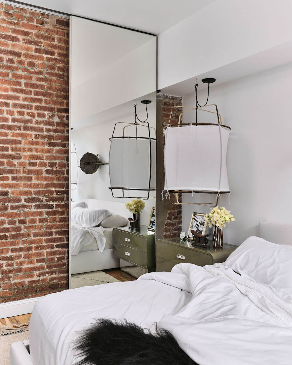 warm brooklyn brownstone nordroom16 A Warm Brooklyn Brownstone Filled with Interesting Home Decor Ideas