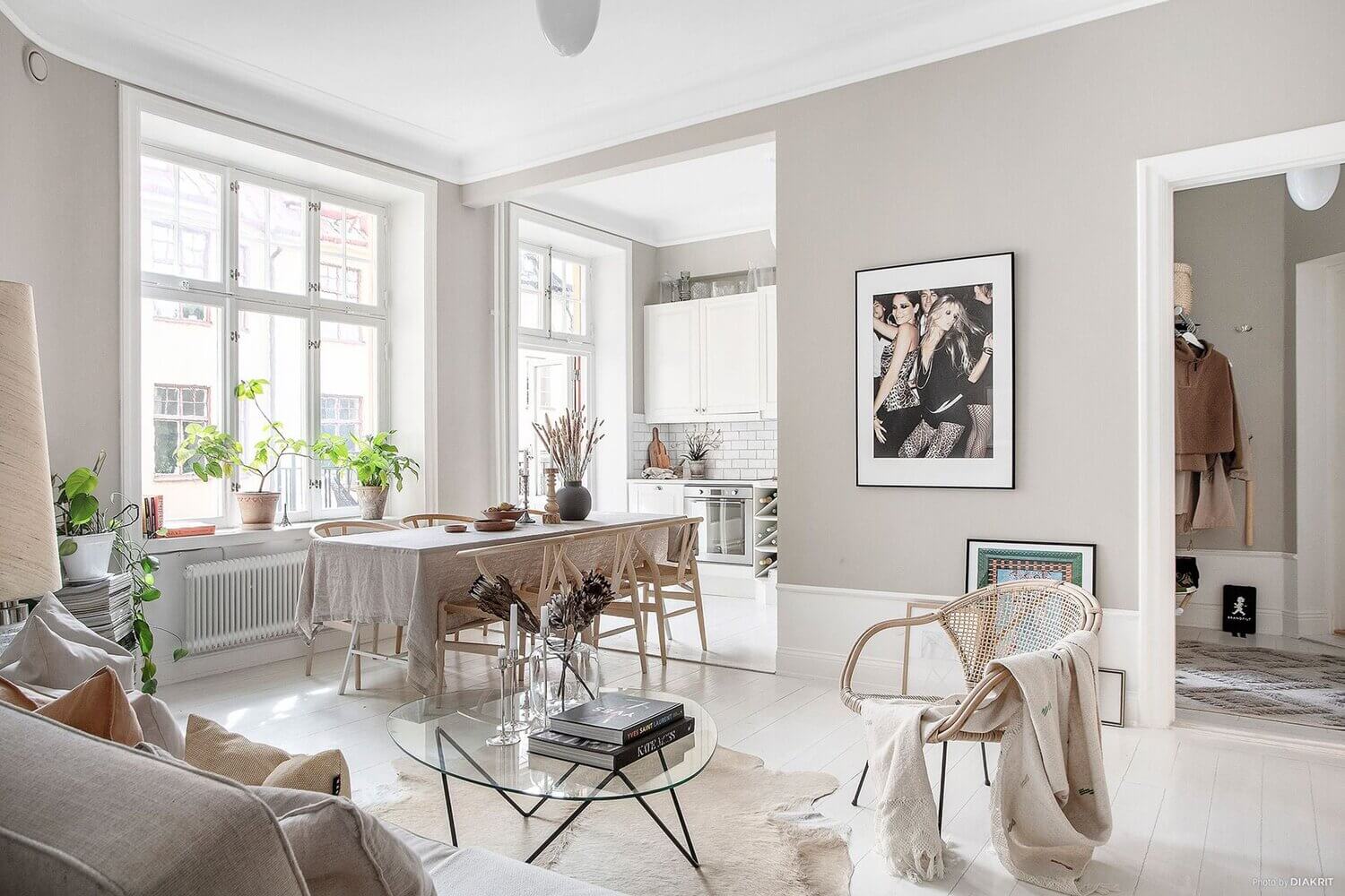 ASereneLightGreyWhiteStockholmApartment TheNordroom2 A Serene Light Grey & White Stockholm Apartment