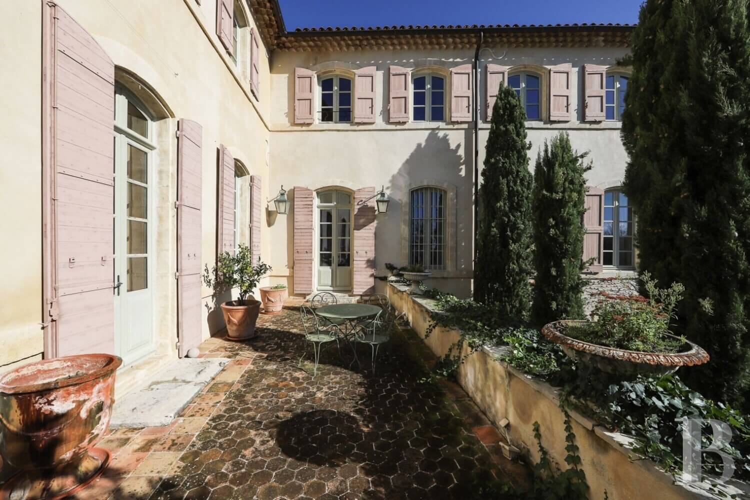 18th century chateau luberon france nordroom2 Unique Properties | An 18th-Century Chateau in Lubéron
