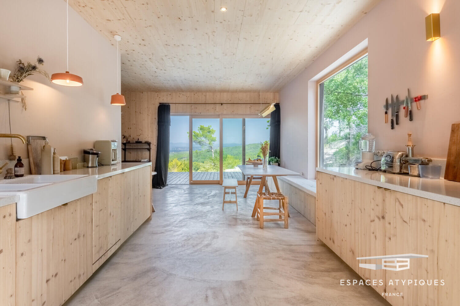 AMinimalisticWoodenHomewithAmazingViewsovertheProvenceCountryside TheNordroom2 A Minimalistic Wooden Home Overlooking the Provence Countryside