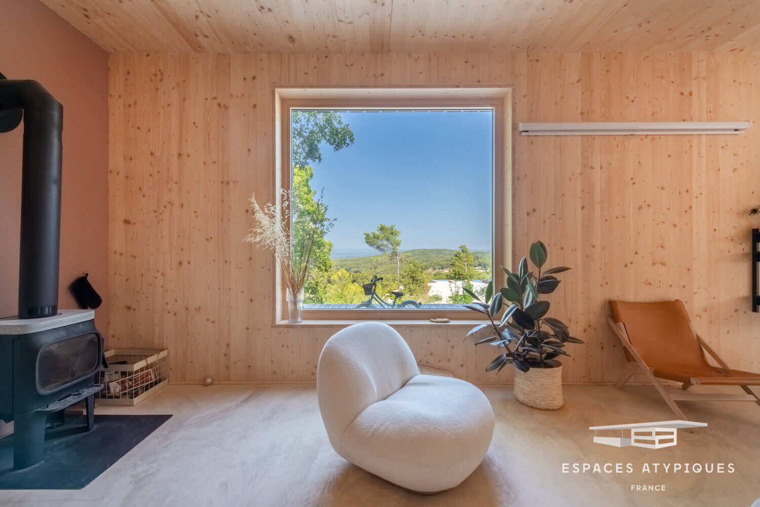 AMinimalisticWoodenHomewithAmazingViewsovertheProvenceCountryside TheNordroom4 A Minimalistic Wooden Home Overlooking the Provence Countryside