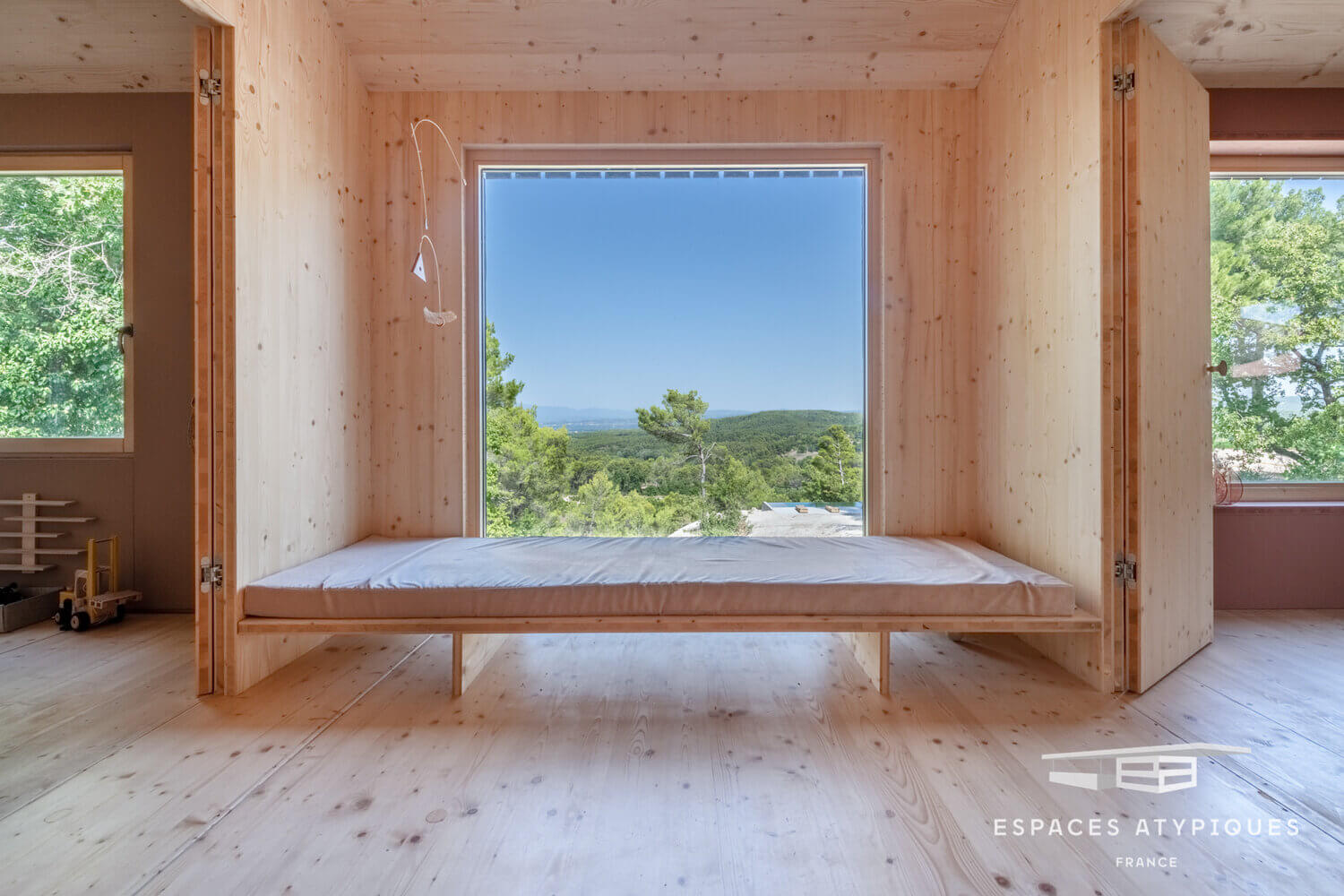 AMinimalisticWoodenHomewithAmazingViewsovertheProvenceCountryside TheNordroom5 A Minimalistic Wooden Home Overlooking the Provence Countryside