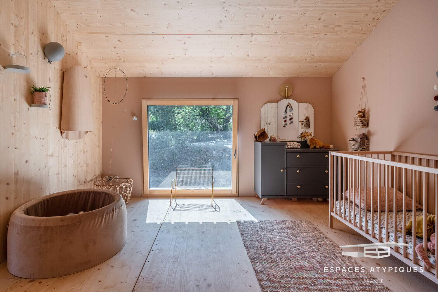 AMinimalisticWoodenHomewithAmazingViewsovertheProvenceCountryside TheNordroom9 A Minimalistic Wooden Home Overlooking the Provence Countryside