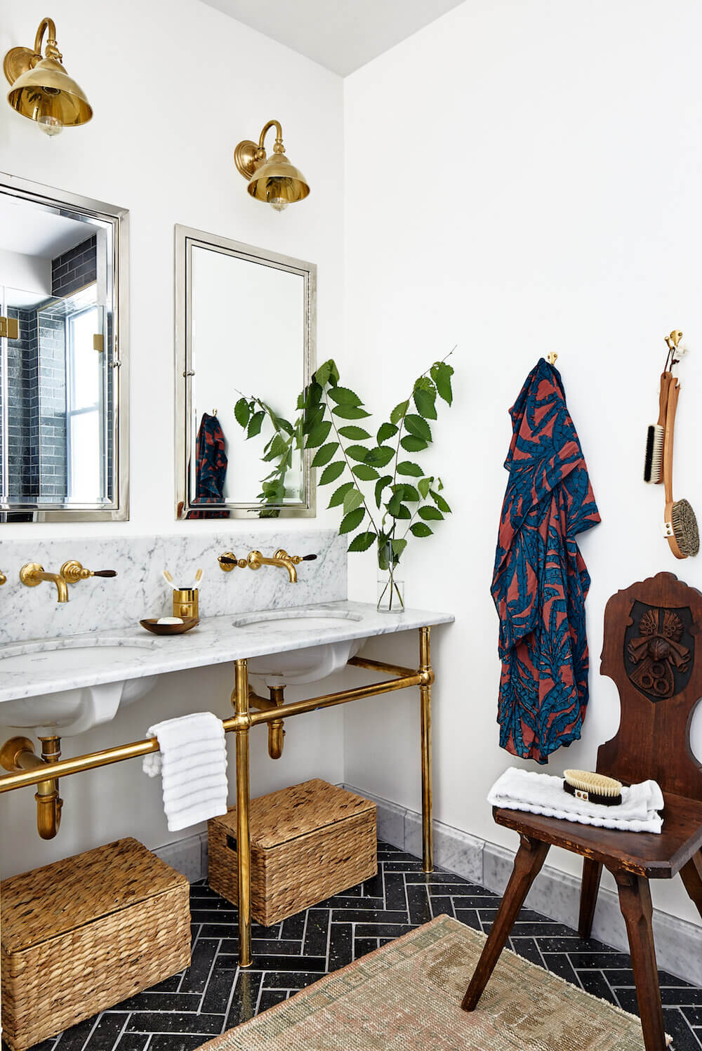 AnEclecticTownhousewithColorfulTouches TheNordroom14 An Eclectic Washington Townhouse with Colorful Touches