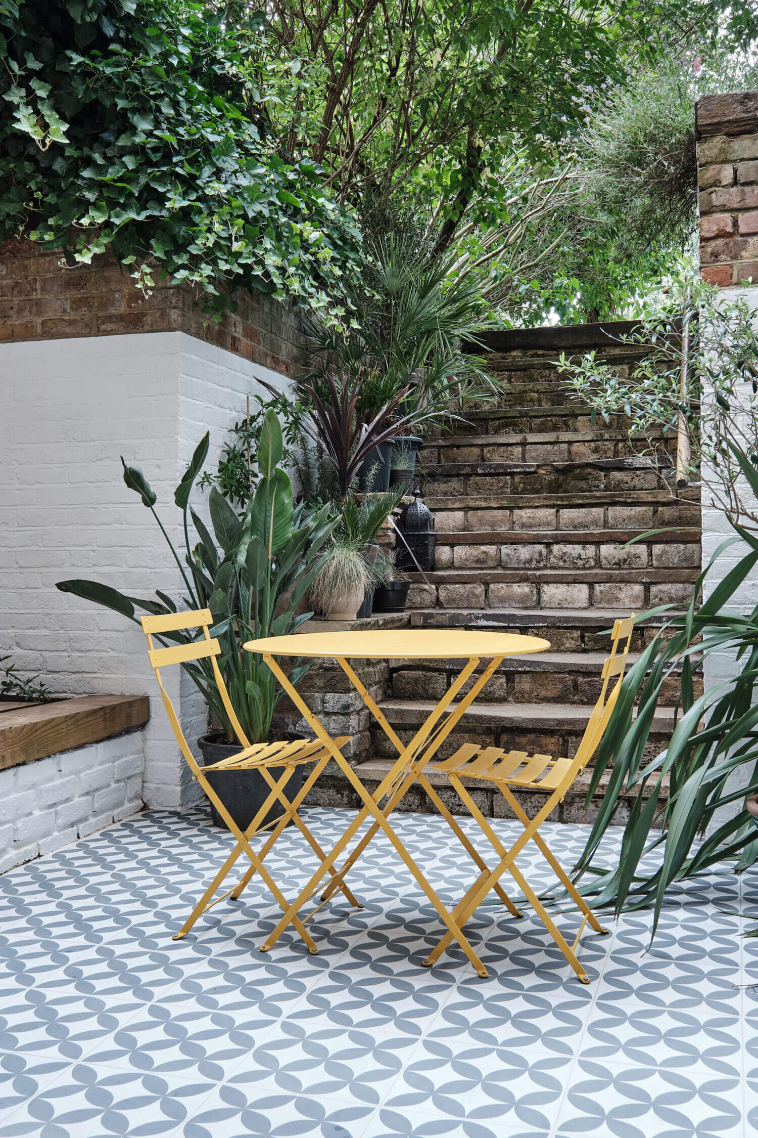 A Light Basement Apartment in London with a Lovely Patio