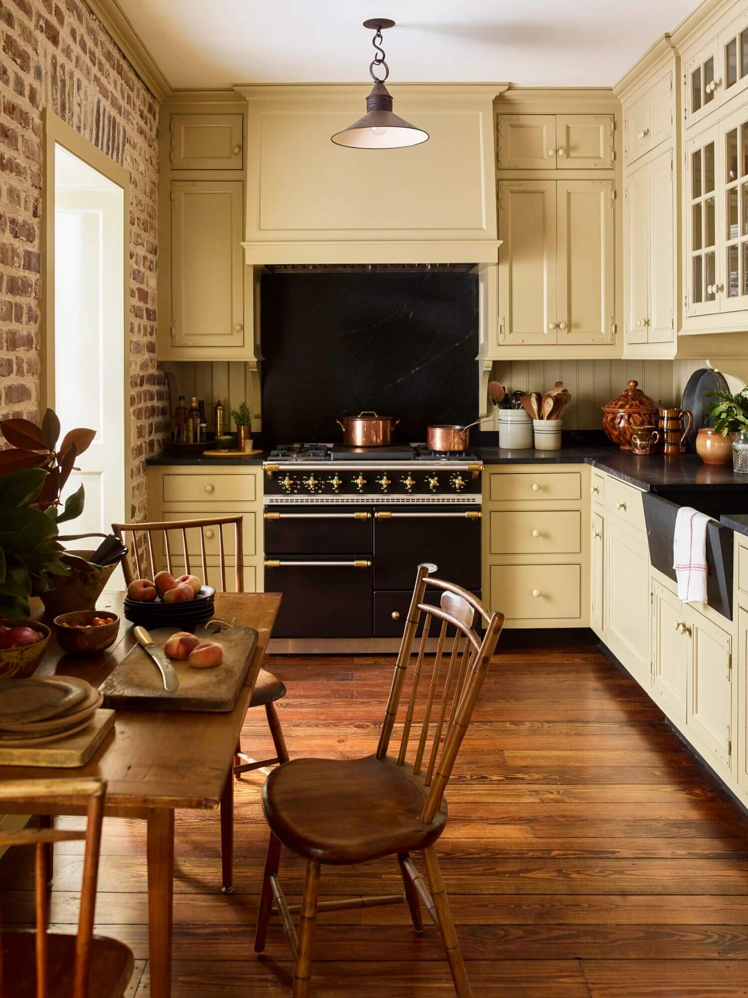 19th century carriage house restoration charleston nordroom1 A Beautiful 19th-Century Carriage House Restoration in Charleston