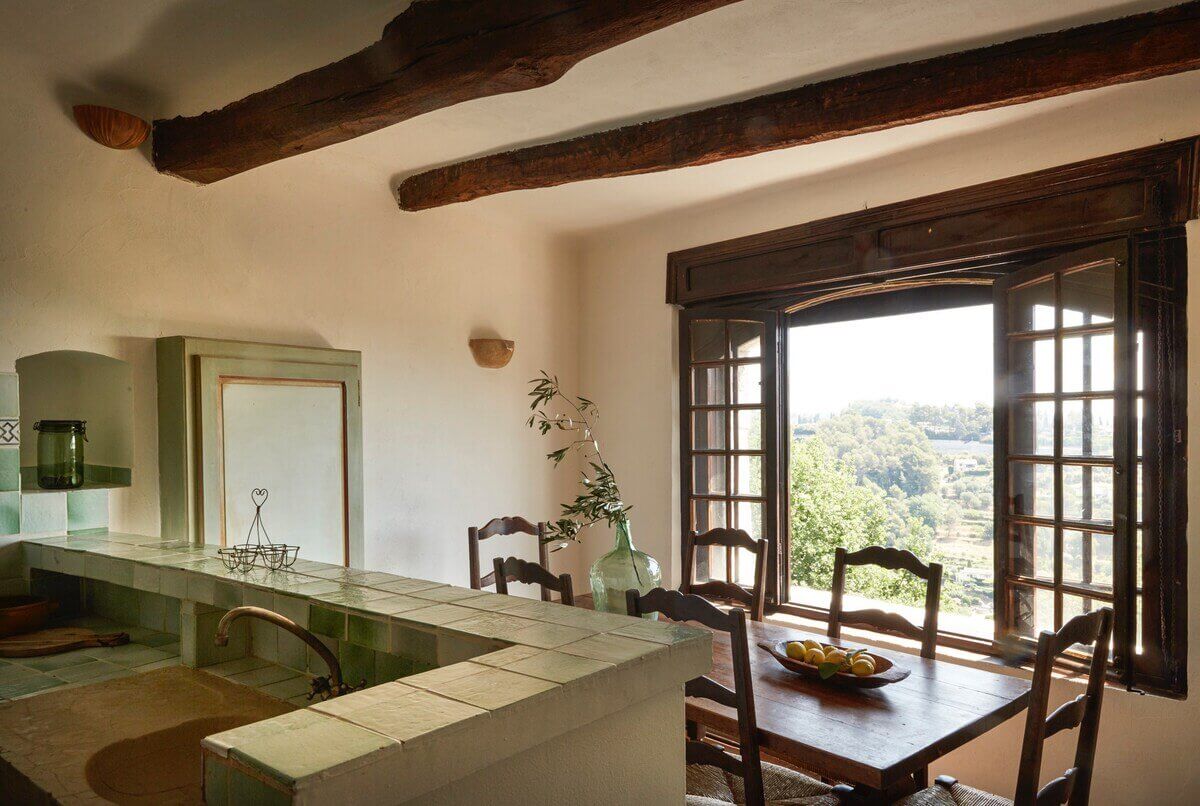 12th century provence airbnb apartment nordroom9 A Stunning Provence Airbnb in a Poet's 12th-Century Apartment