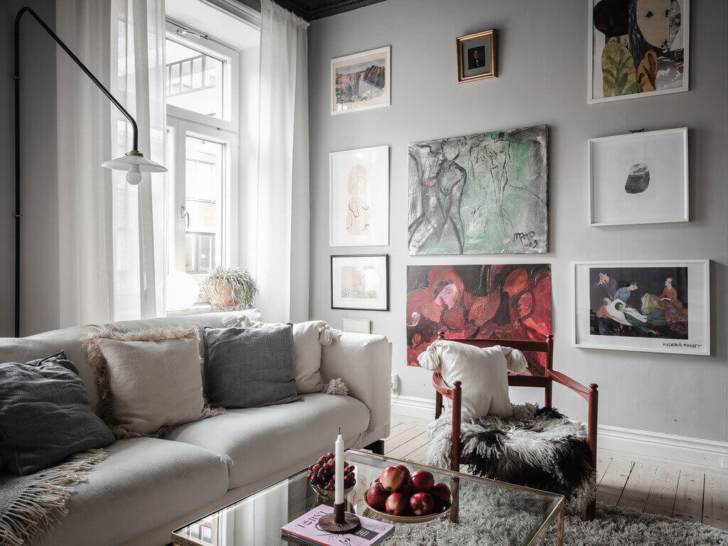 ADarkGreenPaintedCeilinginanArt FilledApartment TheNordroom1 A Dark Green Painted Ceiling In An Art-Filled Apartment