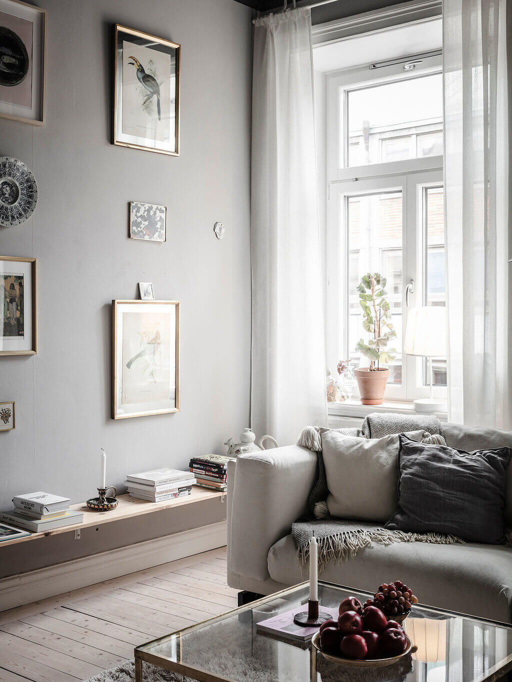 ADarkGreenPaintedCeilinginanArt FilledApartment TheNordroom5 A Dark Green Painted Ceiling In An Art-Filled Apartment