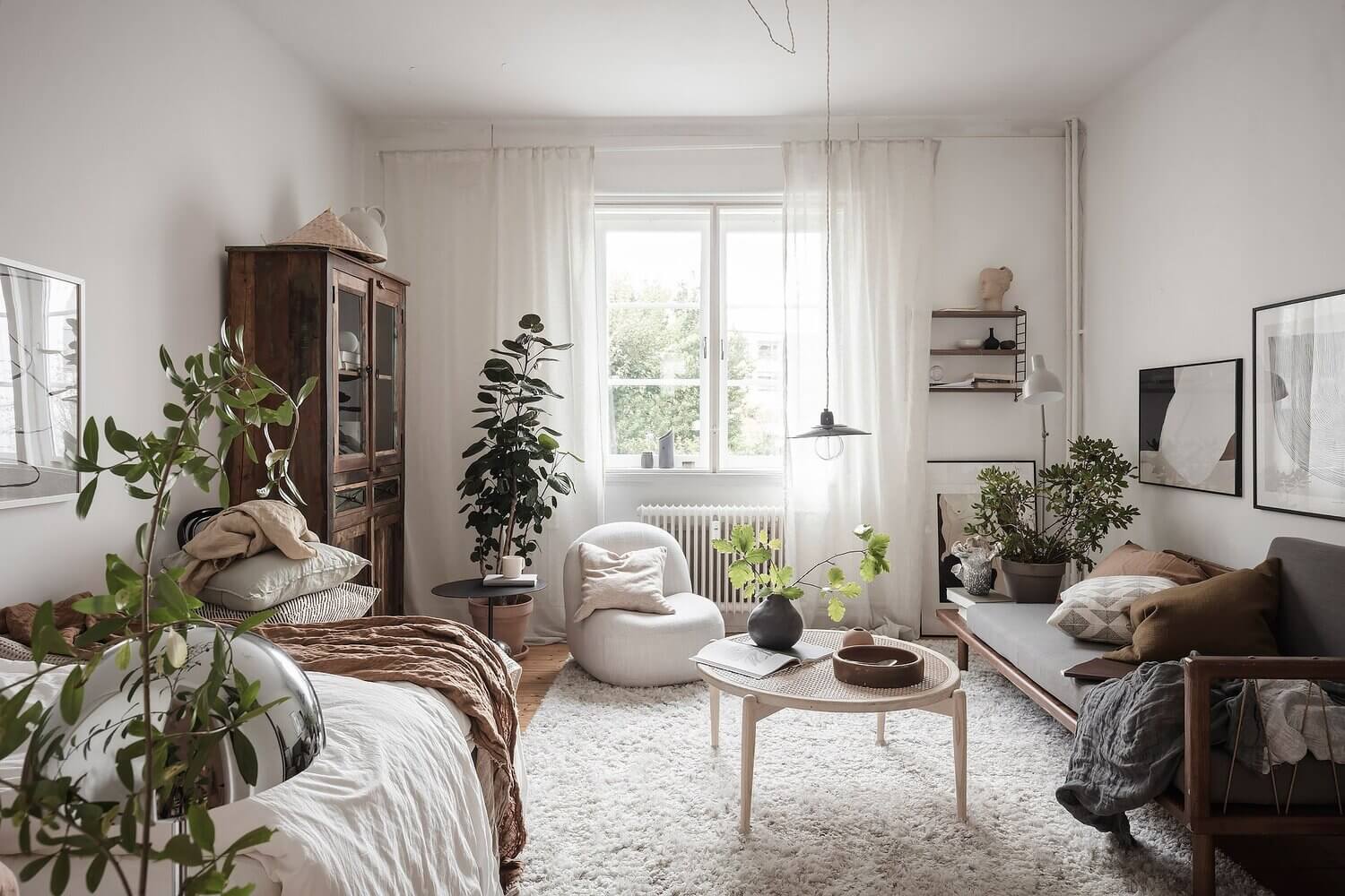 A Scandinavian Studio Apartment Decorated in Earthy Fall Colors