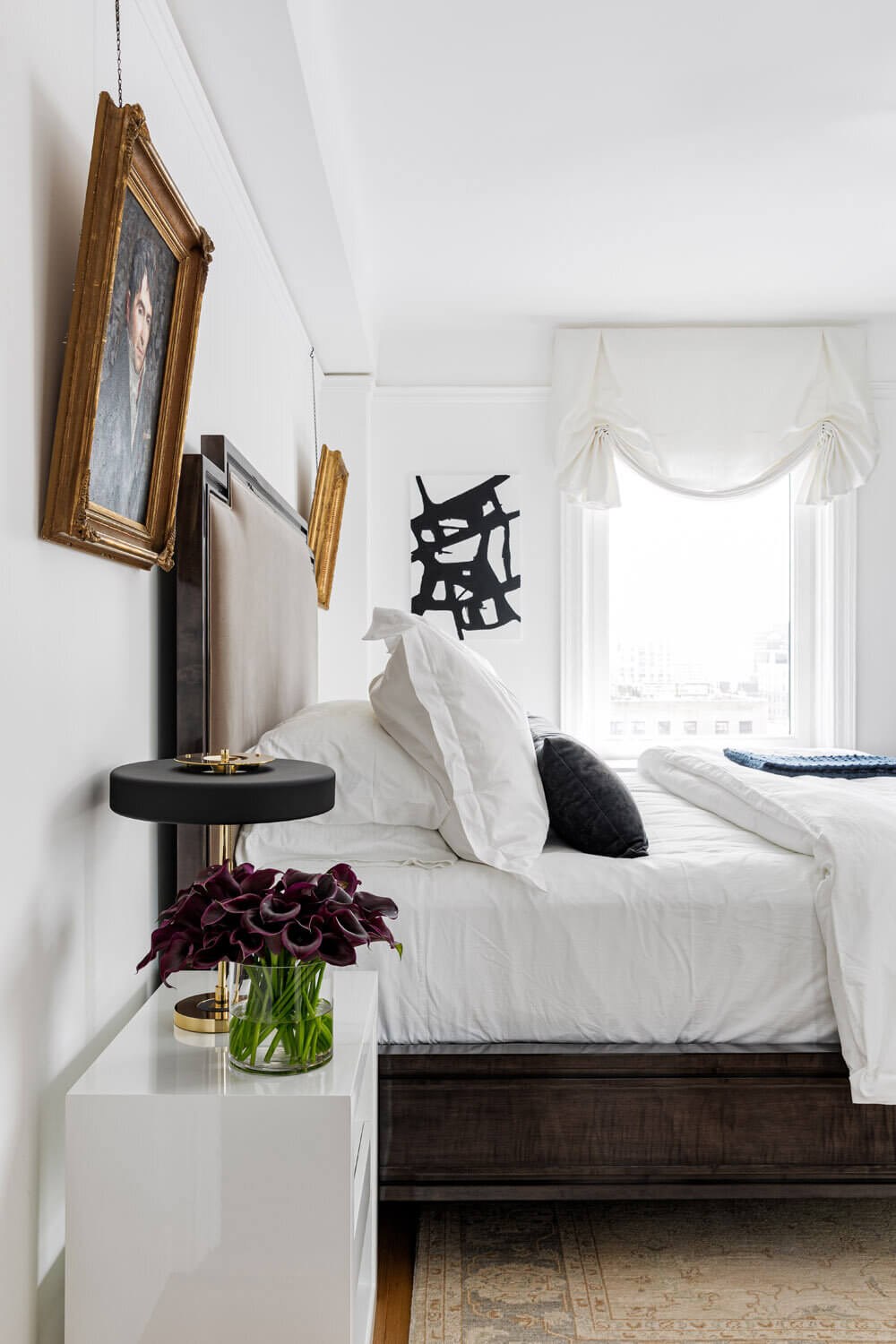 monochrome new york apartment paris vibe nordroom12 A Monochrome New York Apartment with Parisian Vibe