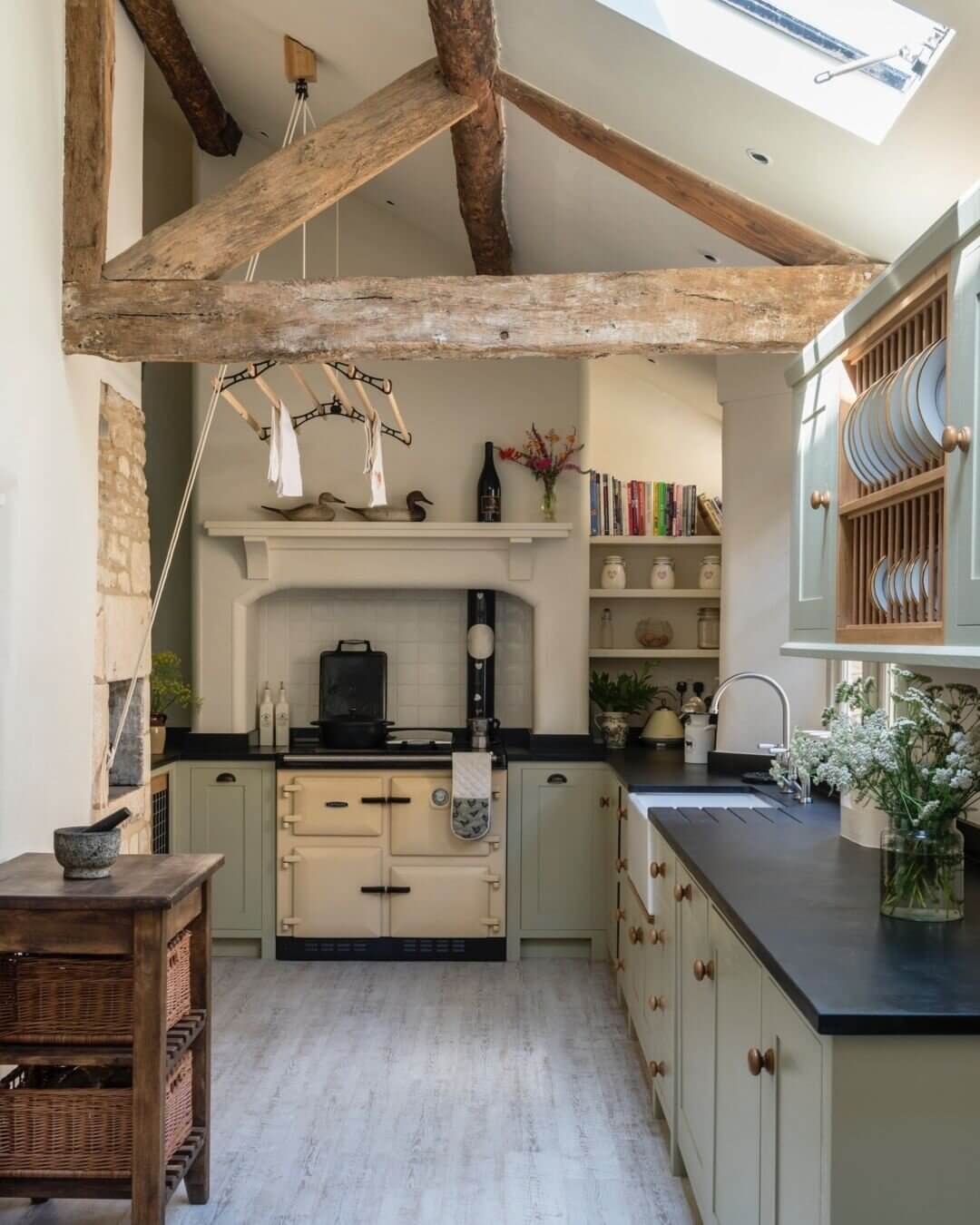 countrys-kitchens-exposeds-beams-skylights-nordroom