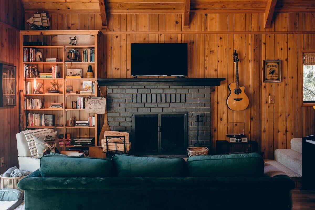 whiskey creek cabin airbnb nordroom2 Whiskey Creek Cabin | A Cozy Airbnb Surrounded by Pine Trees