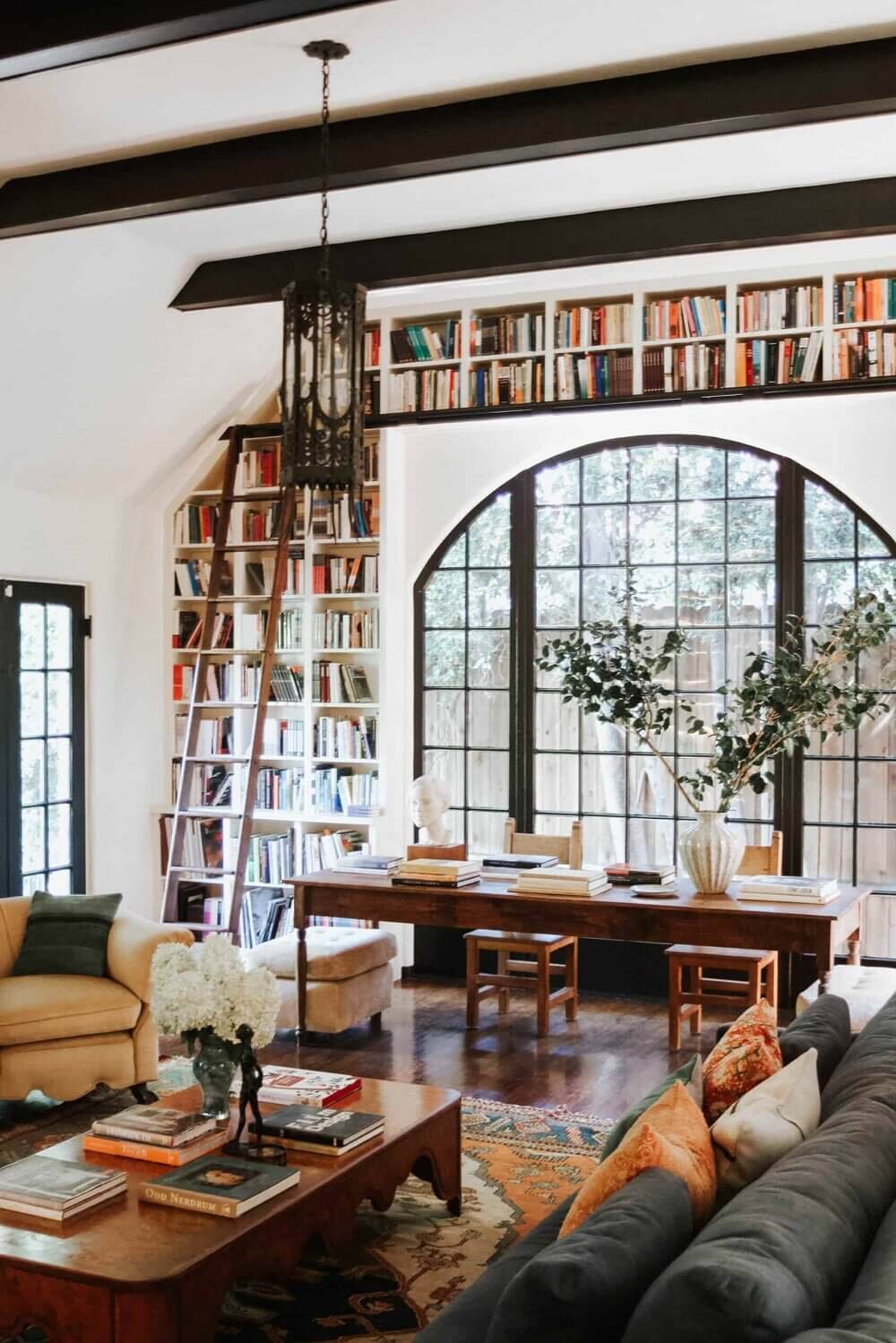 bookshelves 1920s english tudor house los angeles nordroom4 Bookshelves Envy In A 1920s English Tudor House in Los Angeles