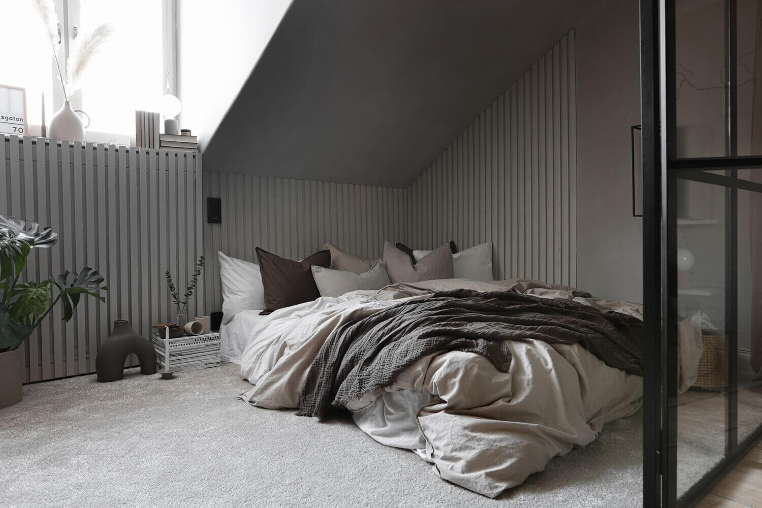 ASmallLuxuriousAtticApartmentinSweden TheNordroom11 A Small Luxurious Attic Apartment in Sweden