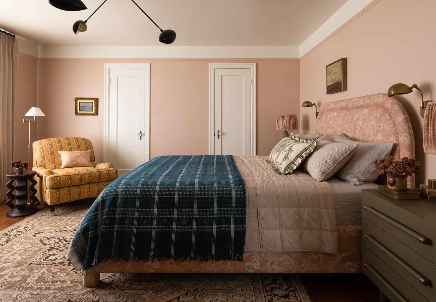 BlushpinkbedroomindesignerHeidiCailliersWashingtonhome TheNordroom Soothing Colors in Designer Heidi Caillier's Eclectic Washington Home