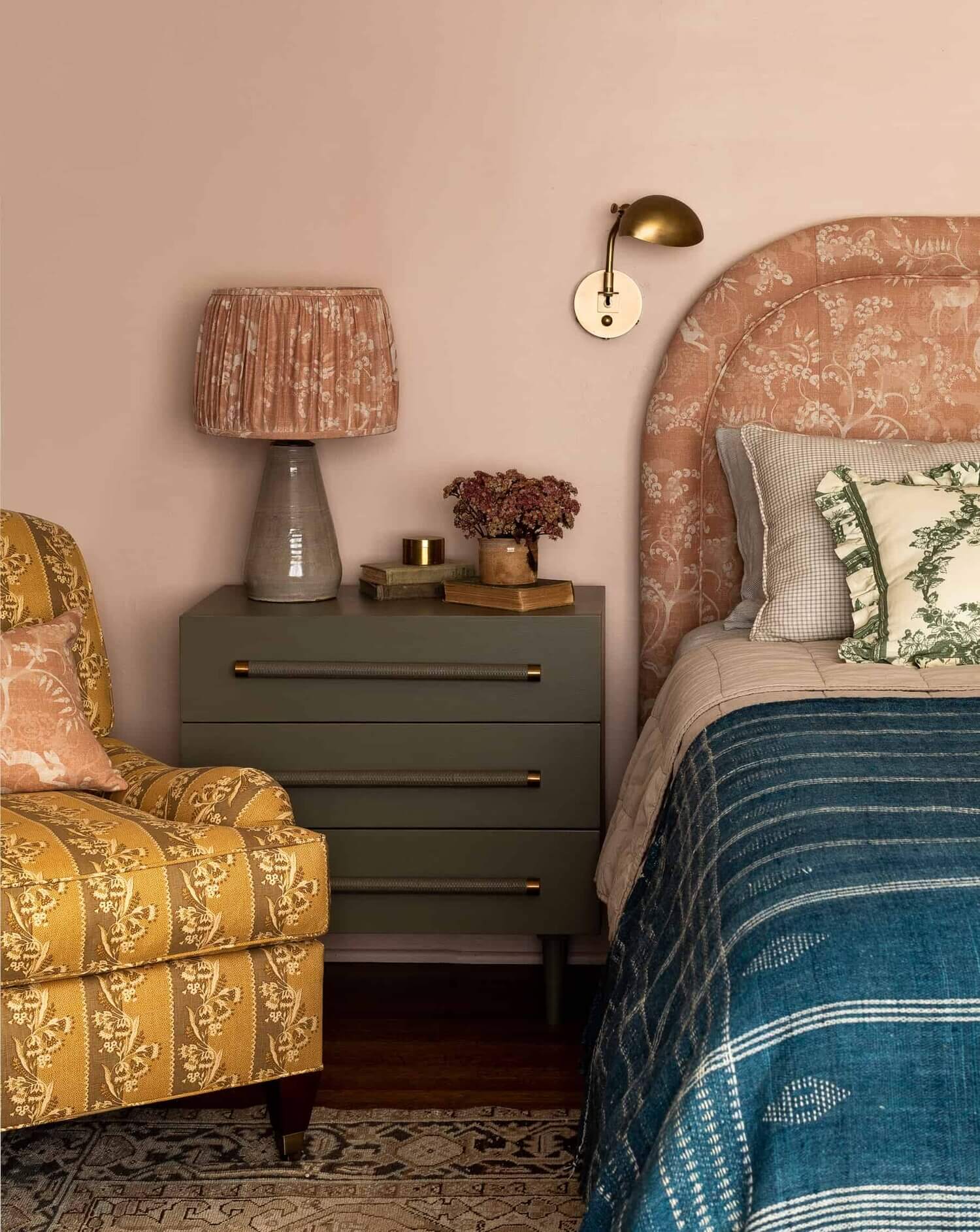 BlushpinkbedroomindesignerHeidiCailliersWashingtonhome TheNordroom1 Soothing Colors in Designer Heidi Caillier's Eclectic Washington Home