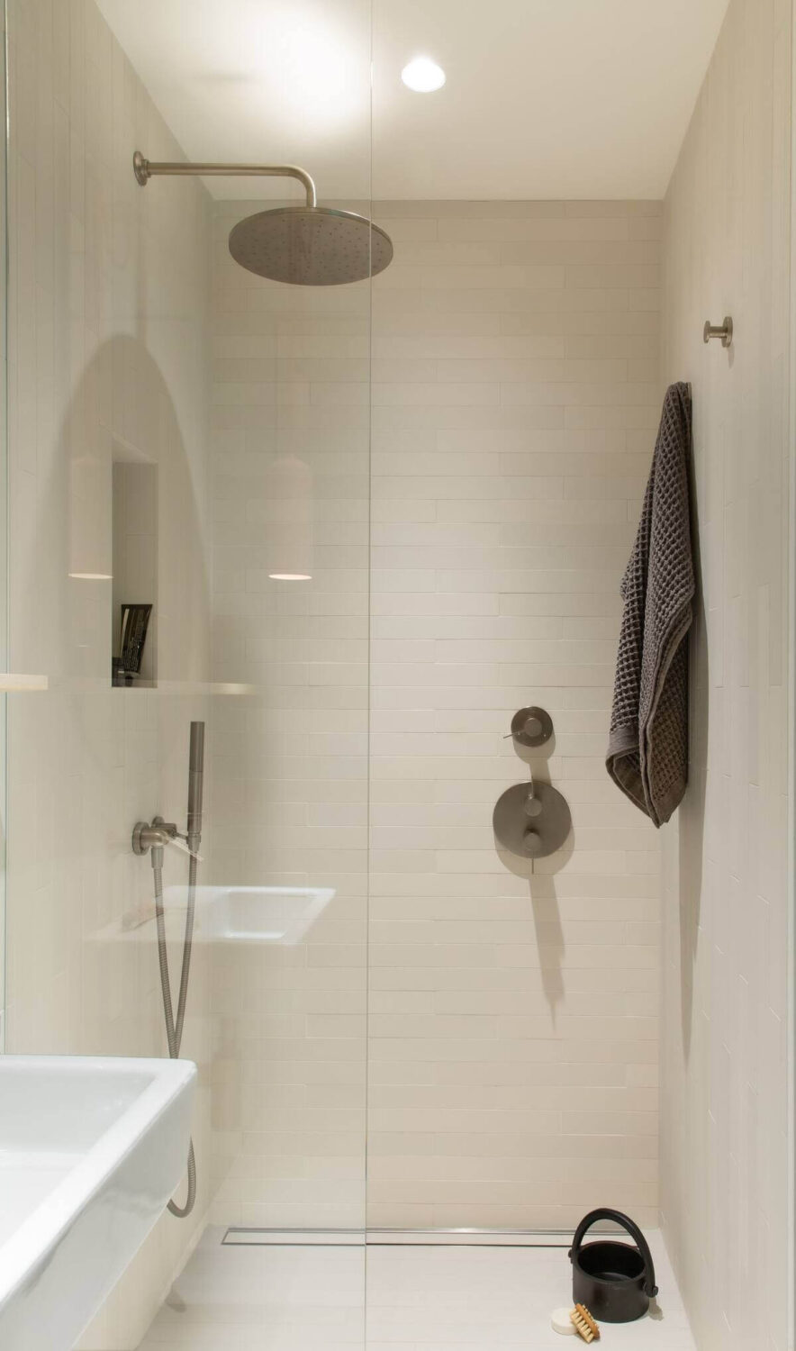 small-simple-bathroom-remodel-inspiration-nordroom