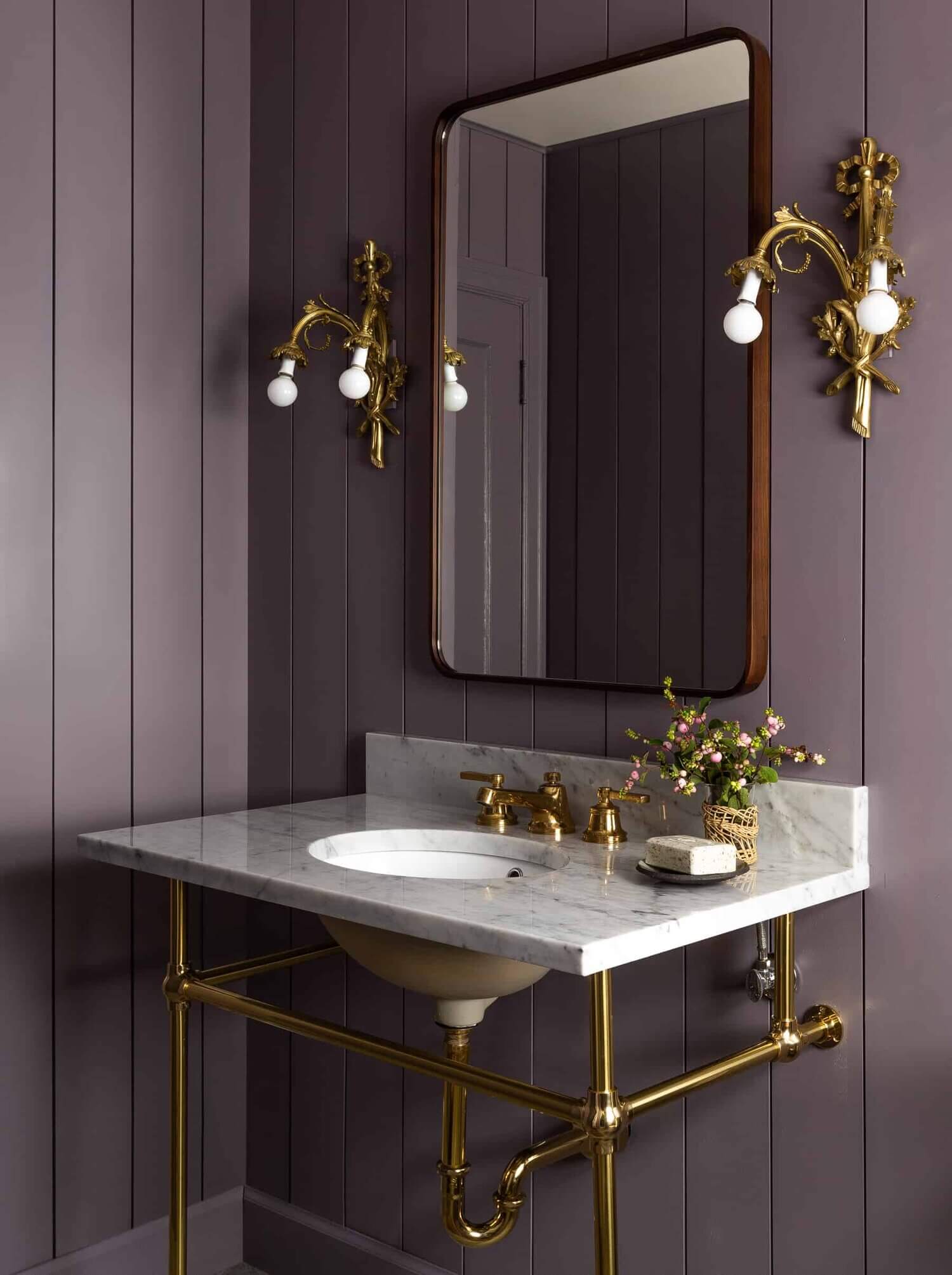 purplecladdedpowderroomwithmarblesinkindesignerHeidiCailliersWashingtonhome TheNordroom1 Soothing Colors in Designer Heidi Caillier's Eclectic Washington Home