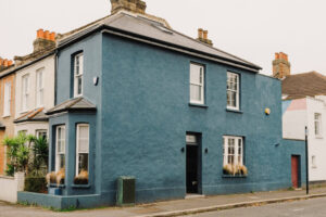 An Eclectic Narrow Blue House in London - The Nordroom