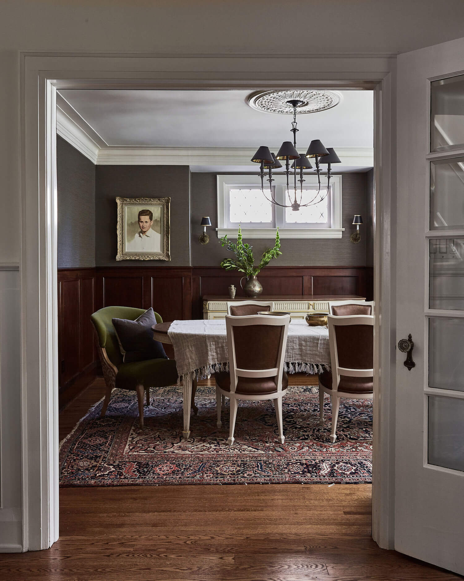 AMoodyEnglish StyleHomeinToronto TheNordroom5 A Moody English-Style Home in Toronto