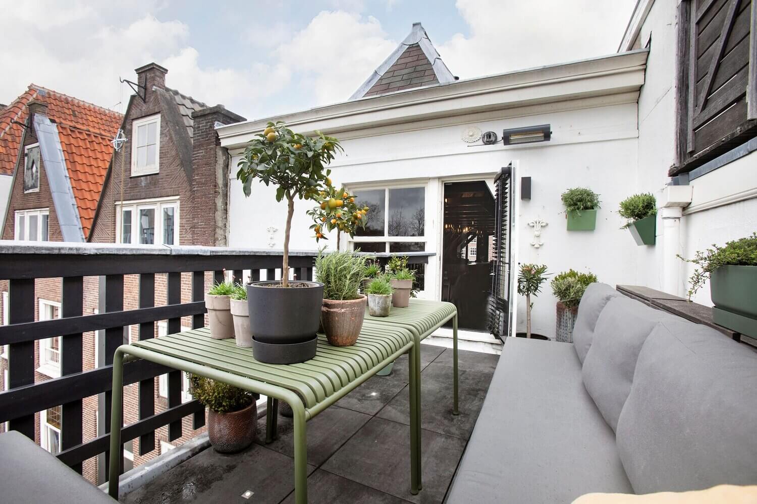 AMoodyandLuxuriousAtticApartmentinAmsterdam TheNordroom13 A Moody and Luxurious Attic Apartment in Amsterdam