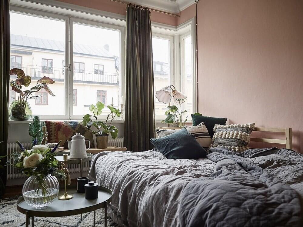 A+Pink+Studio+Apartment+With+Grey+Kitchen+-+The+Nordroom