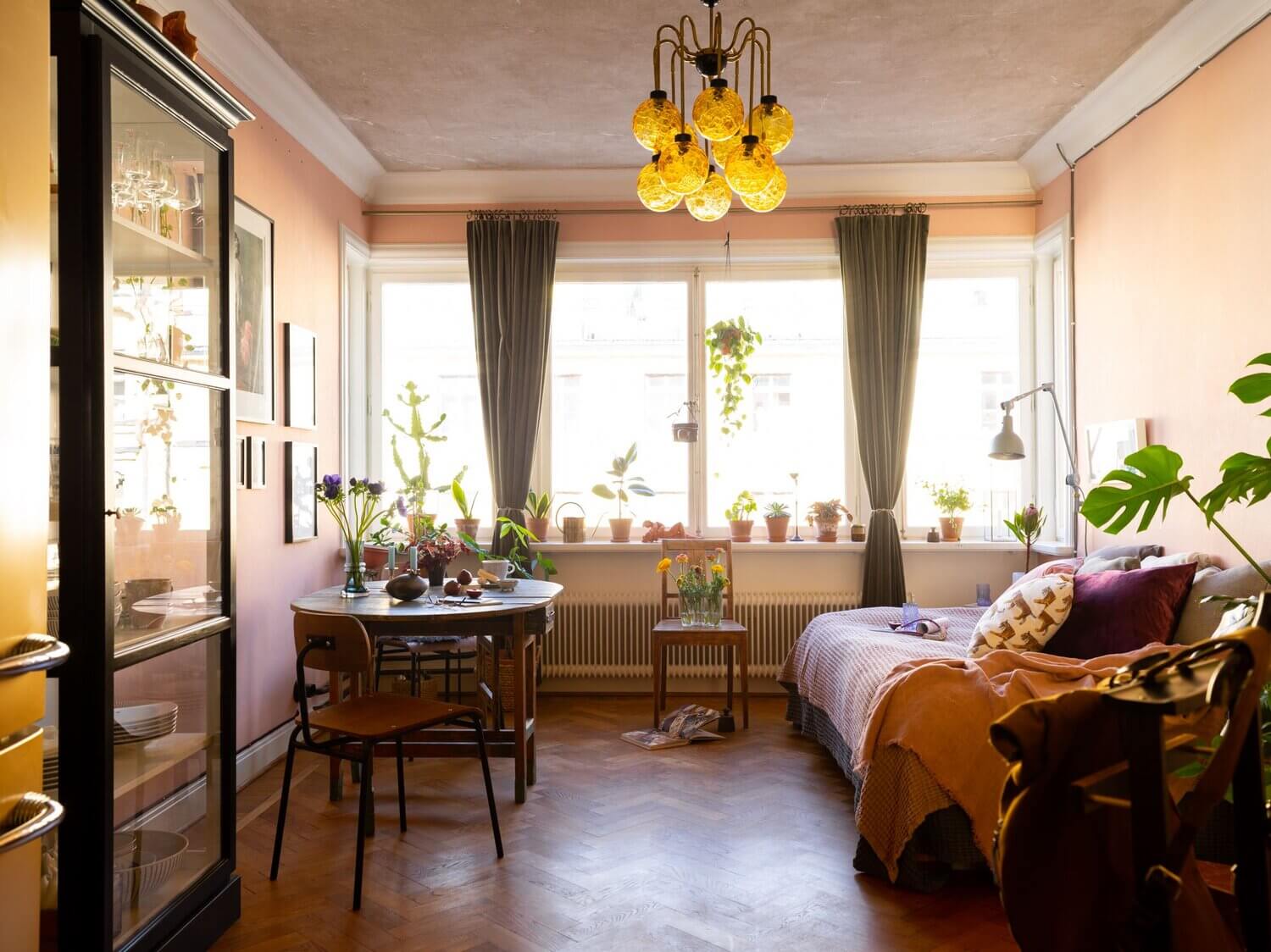 pink-studio-apartment-grey-kitchen-nordroom