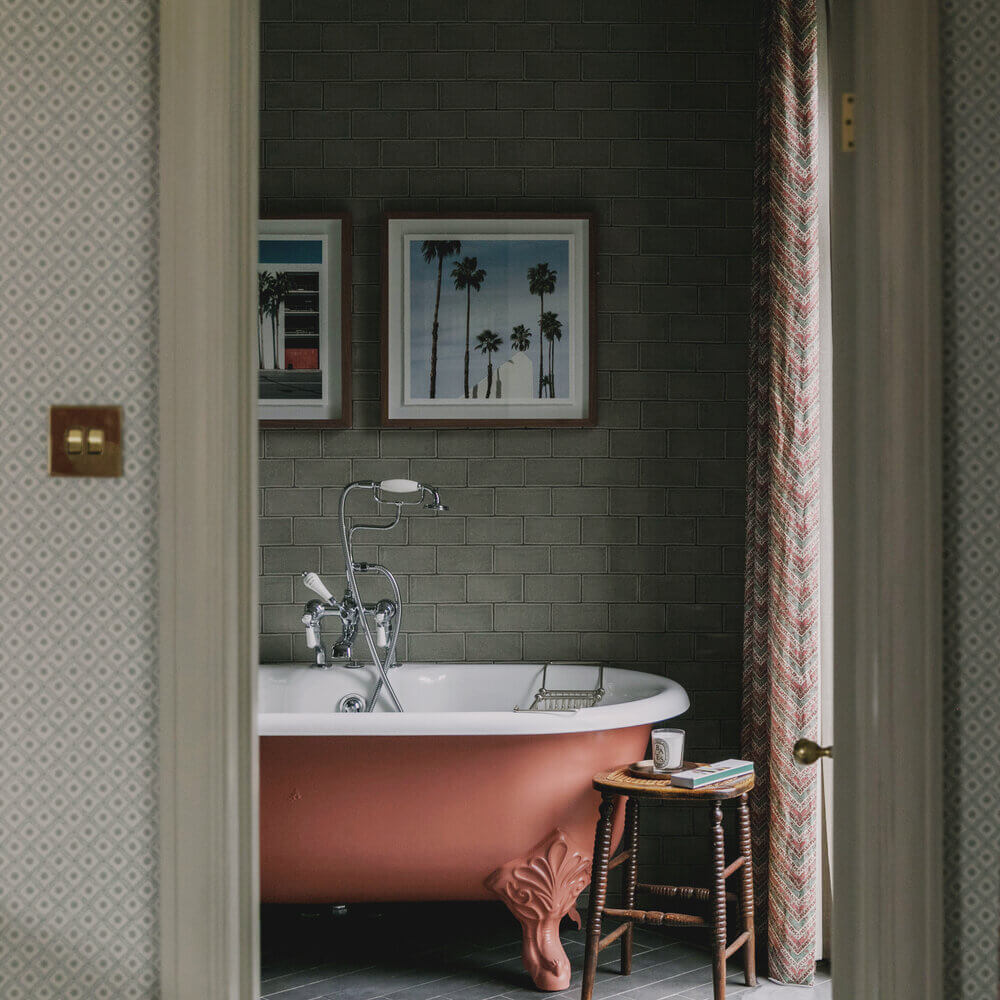 bathroom-pink-clawfoot-bath-studio-duggan