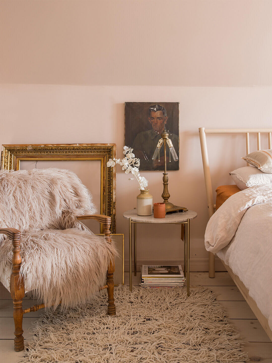 bedroom-soft-pink-wall-nordroom